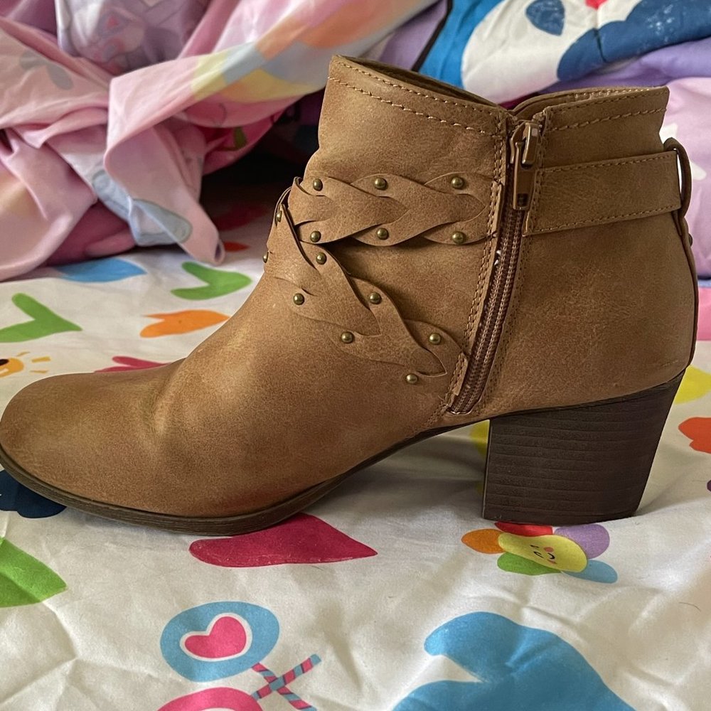 Ankle Boot - Picture 8 of 9